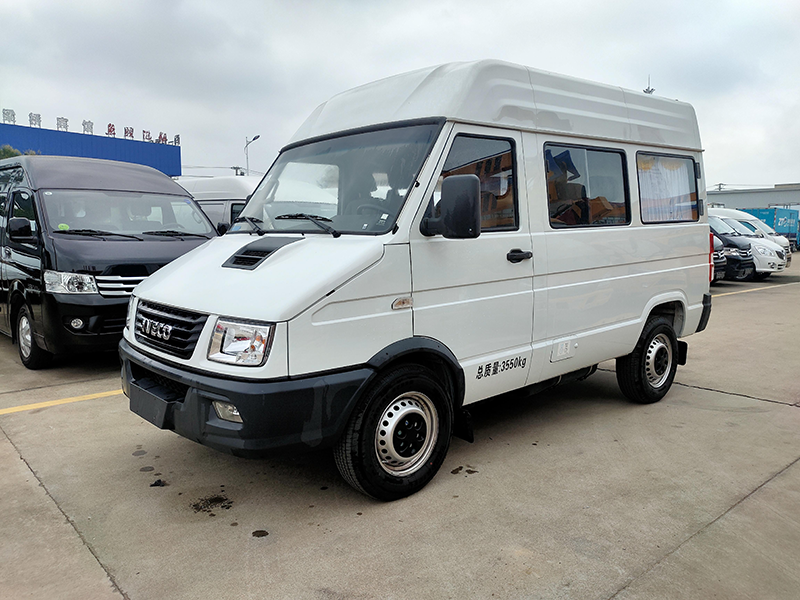 依維柯得意(中頂)殯儀車